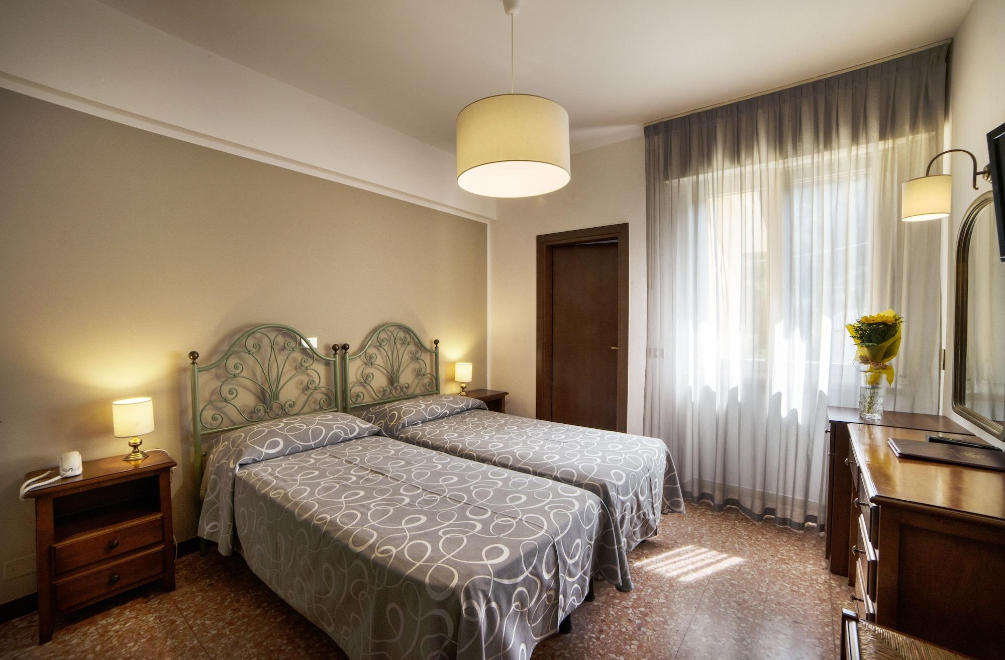 Hotel Bisesti ***S Garda  Esterno foto