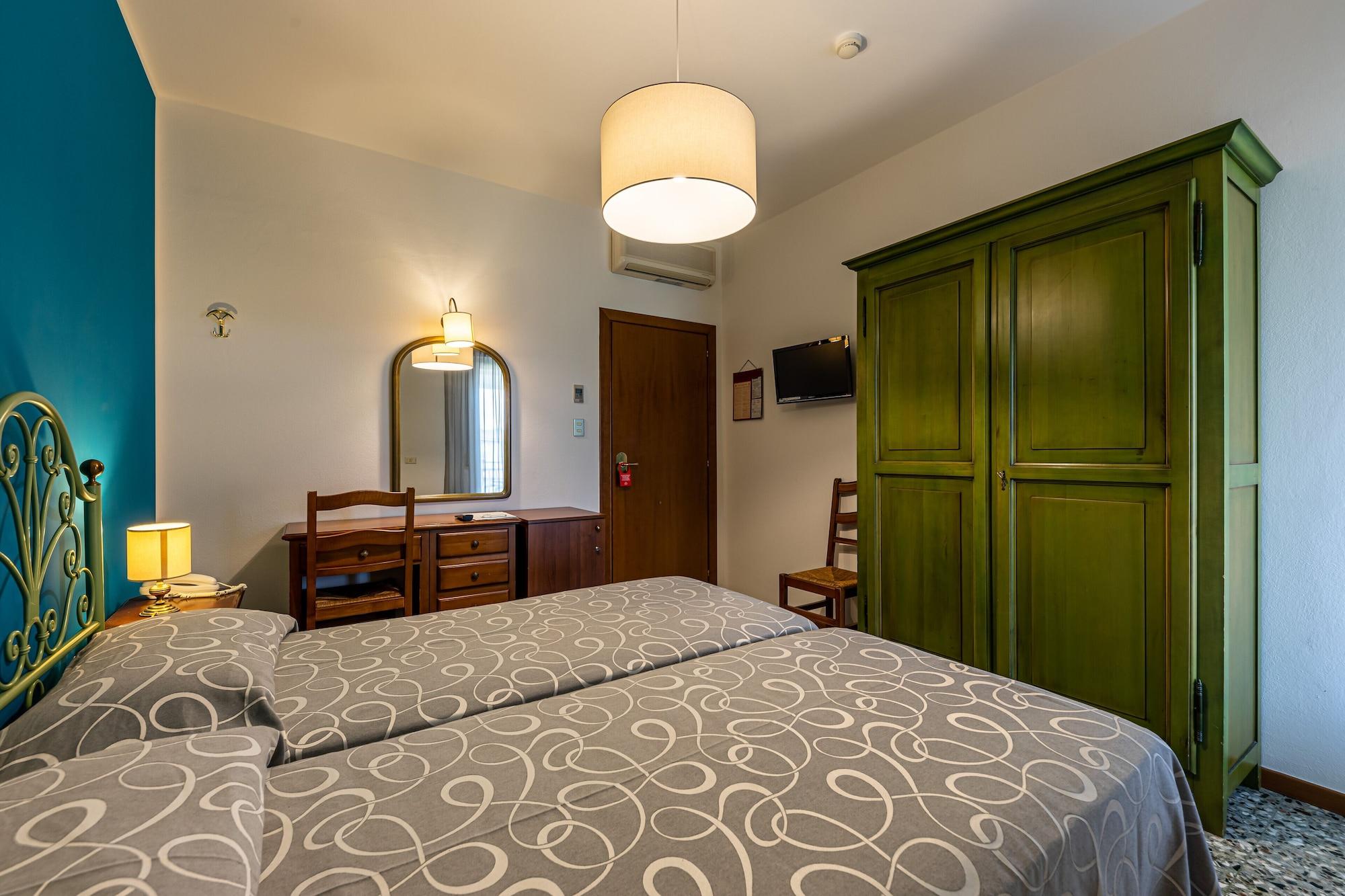 Hotel Bisesti ***S Garda  Esterno foto