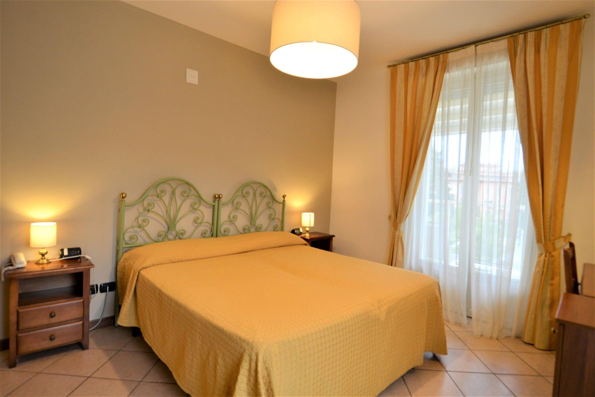 Hotel Bisesti ***S Garda  Esterno foto