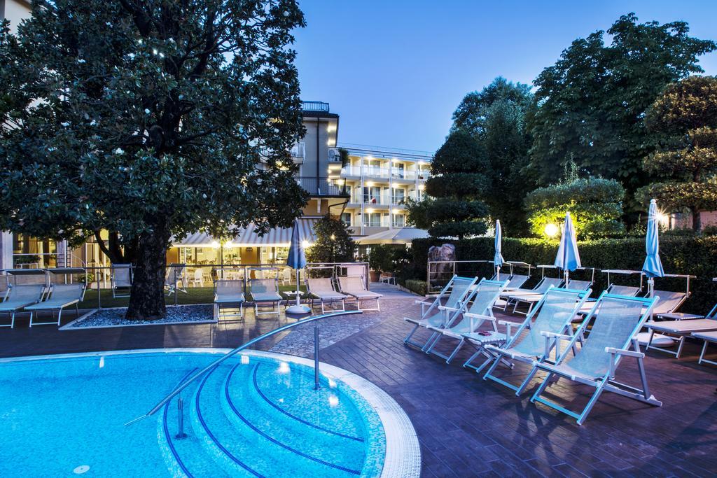 Hotel Bisesti ***S Garda  Esterno foto