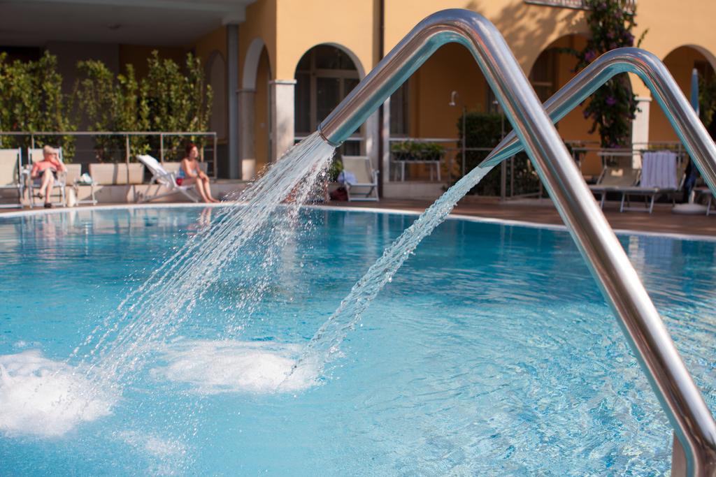 Hotel Bisesti ***S Garda  Esterno foto