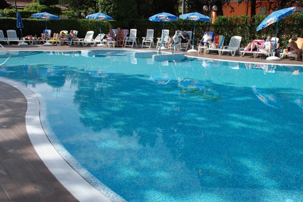 Hotel Bisesti ***S Garda  Esterno foto
