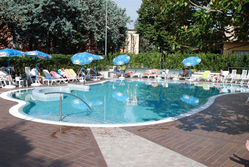 Hotel Bisesti ***S Garda  Esterno foto